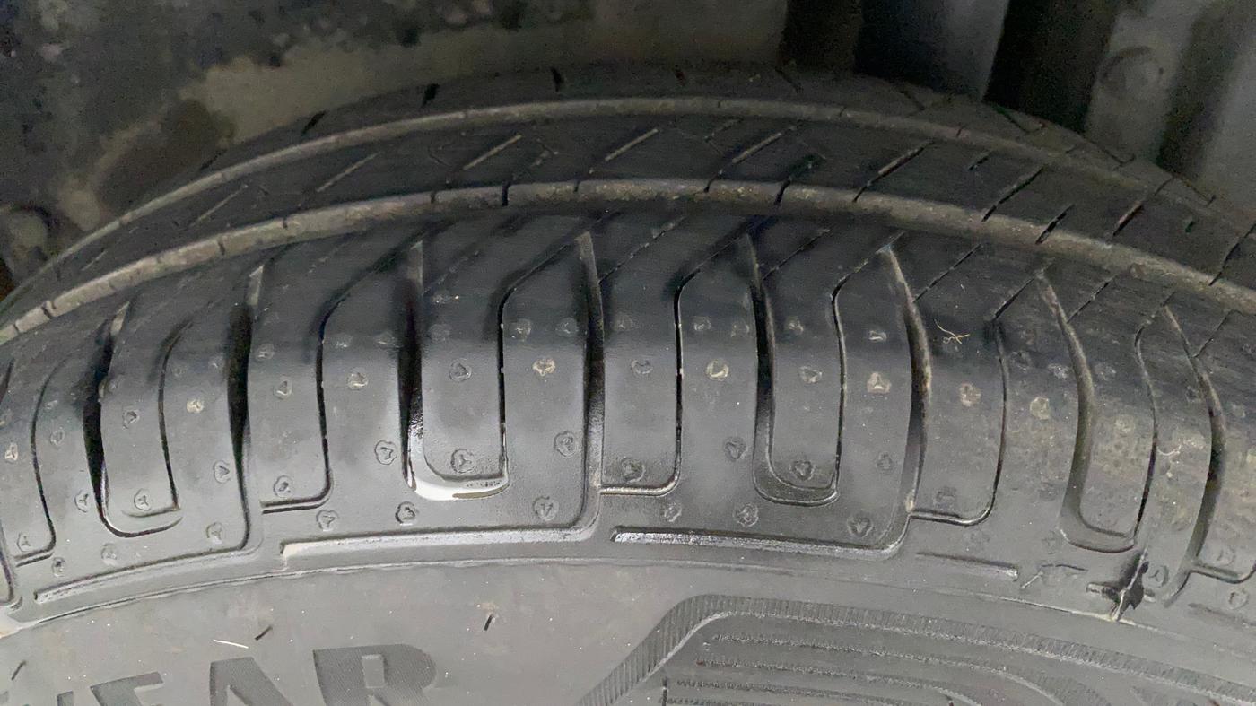 2016 Maruti Swift VXI O, Petrol, Manual, 61,213 km, Left Rear Tyre Tread