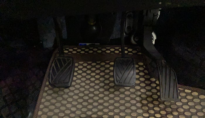 2016 Maruti Swift VXI O, Petrol, Manual, 61,213 km, Pedals