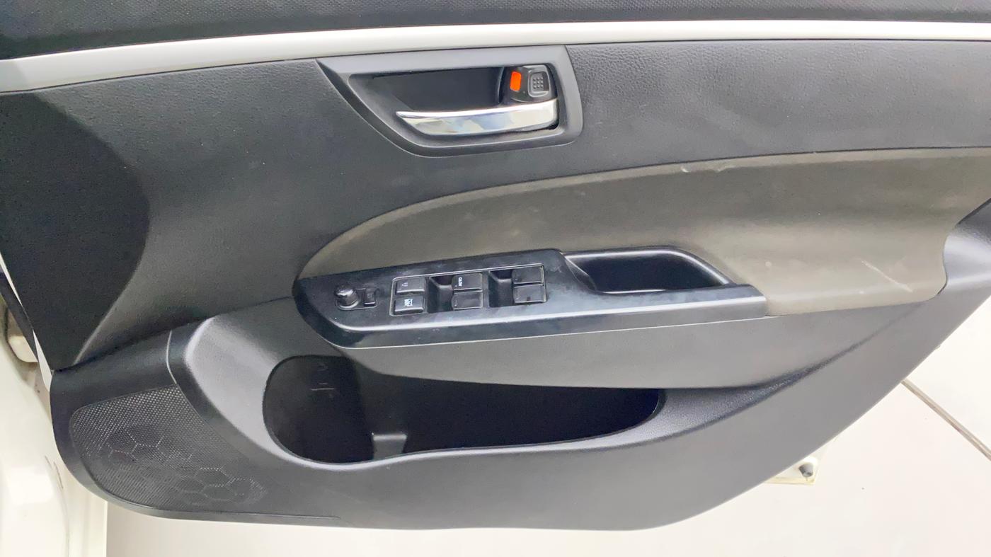 2016 Maruti Swift VXI O, Petrol, Manual, 61,213 km, Driver Side Door Panels Control