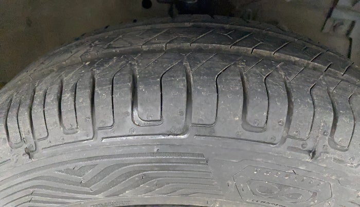 2016 Maruti Swift VXI O, Petrol, Manual, 61,213 km, Right Front Tyre Tread