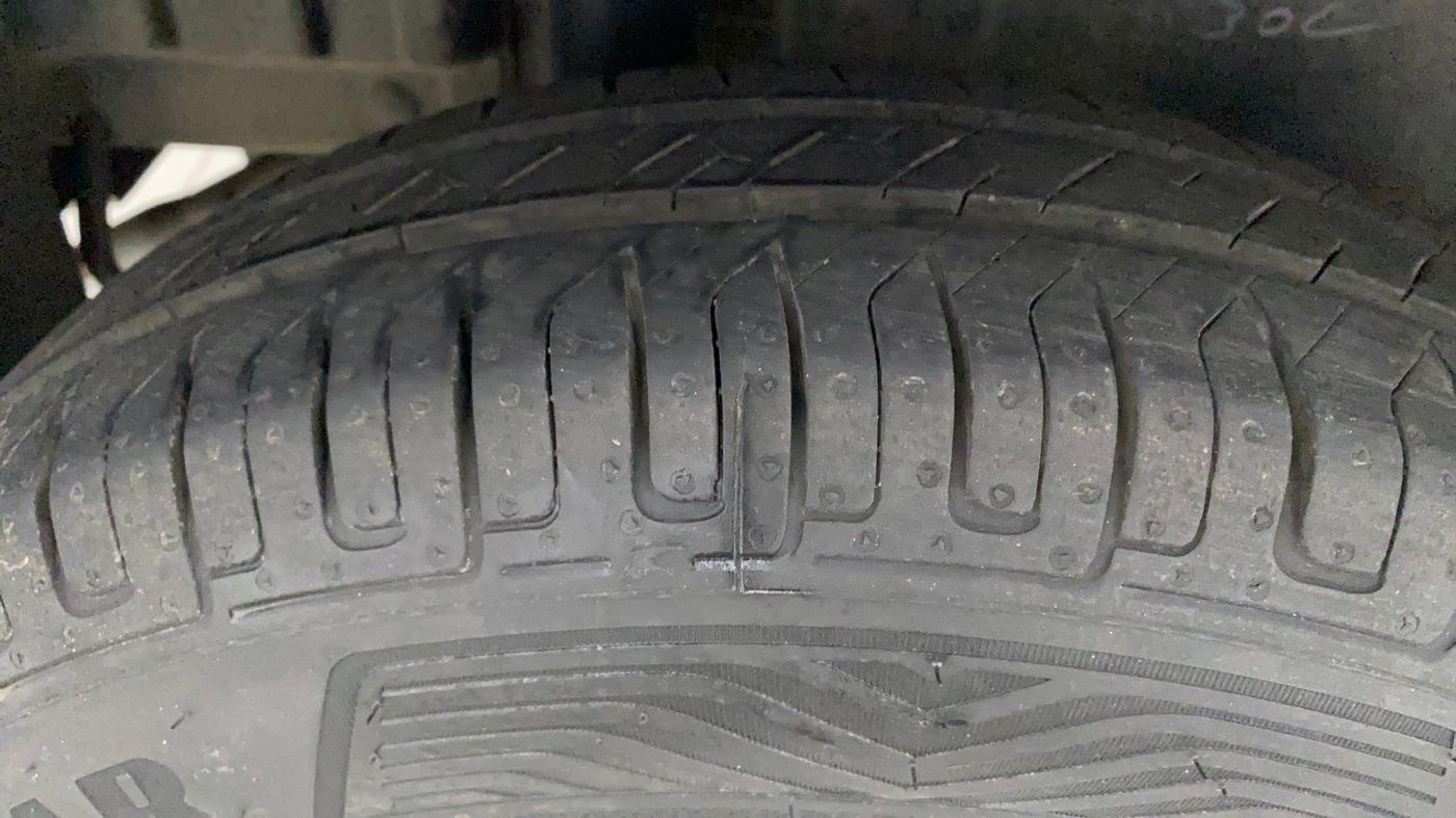 2016 Maruti Swift VXI O, Petrol, Manual, 61,213 km, Right Rear Tyre Tread