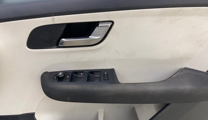 2022 Tata ALTROZ XZ PLUS PETROL, Petrol, Manual, 70,104 km, Driver Side Door Panels Control