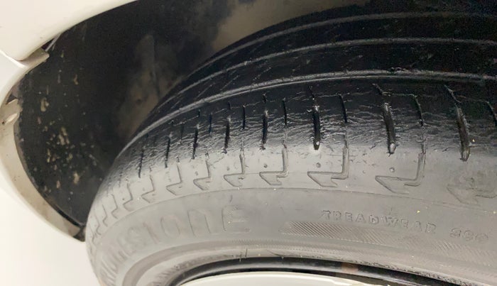 2017 Maruti IGNIS DELTA 1.2 AMT, Petrol, Automatic, 49,289 km, Left front tyre - Minor crack