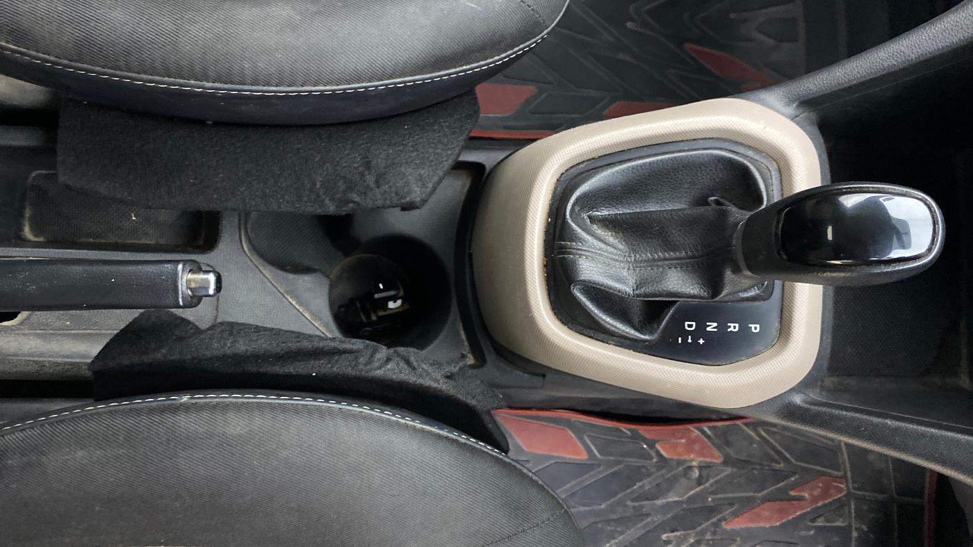 2017 Hyundai Grand i10 SPORTZ (O) AT 1.2 KAPPA VTVT, Petrol, Automatic, 84,158 km, Gear Lever