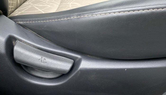 2017 Hyundai Grand i10 SPORTZ 1.2 KAPPA VTVT, Petrol, Manual, 45,854 km, Driver Side Adjustment Panel