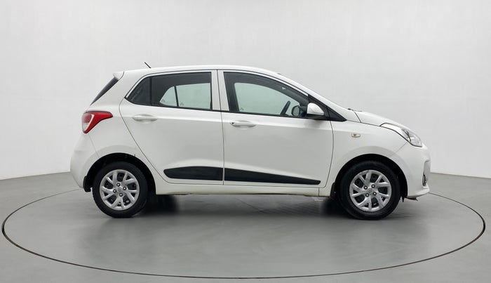 2017 Hyundai Grand i10 SPORTZ 1.2 KAPPA VTVT, Petrol, Manual, 45,854 km, Right Side View