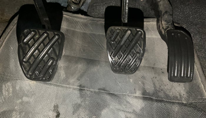 2015 Nissan Micra Active XV, CNG, Manual, 40,083 km, Pedals