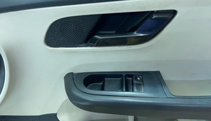 2022 Tata ALTROZ XE PETROL, Petrol, Manual, 52,894 km, Driver Side Door Panels Control