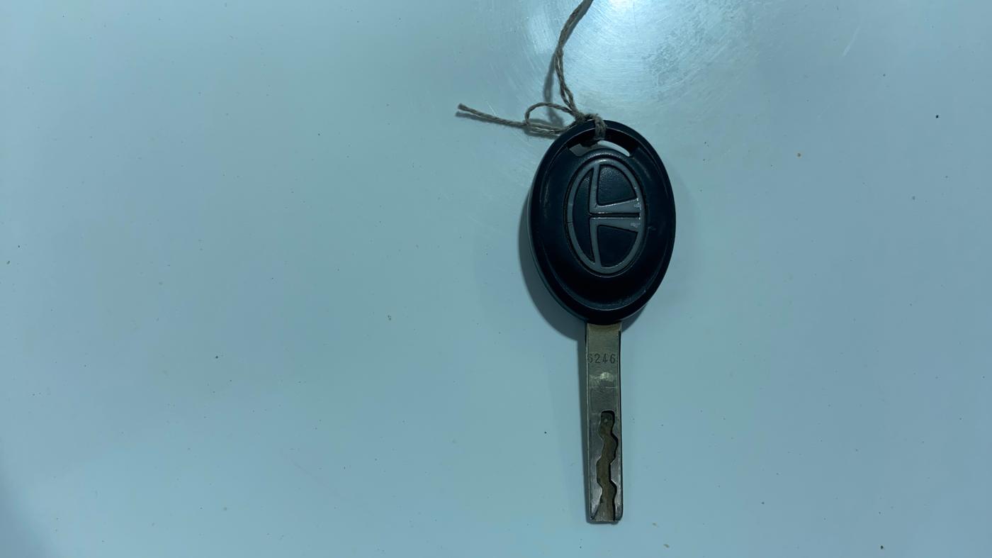 2022 Tata ALTROZ XE PETROL, Petrol, Manual, 53,842 km, Key Close Up