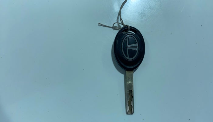 2022 Tata ALTROZ XE PETROL, Petrol, Manual, 52,894 km, Key Close Up