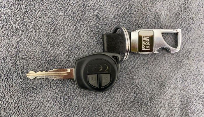 2021 Maruti Vitara Brezza LXI, Petrol, Manual, 46,319 km, Key Close Up