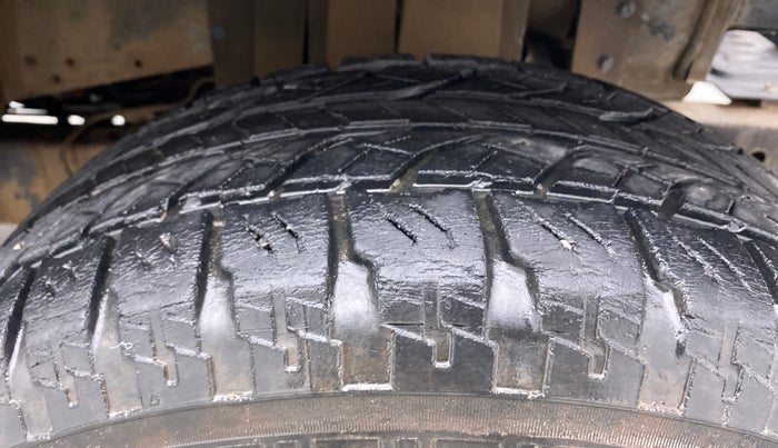 2013 Mahindra Thar CRDE 4X4 BS IV, Diesel, Manual, 65,722 km, Right Front Tyre Tread