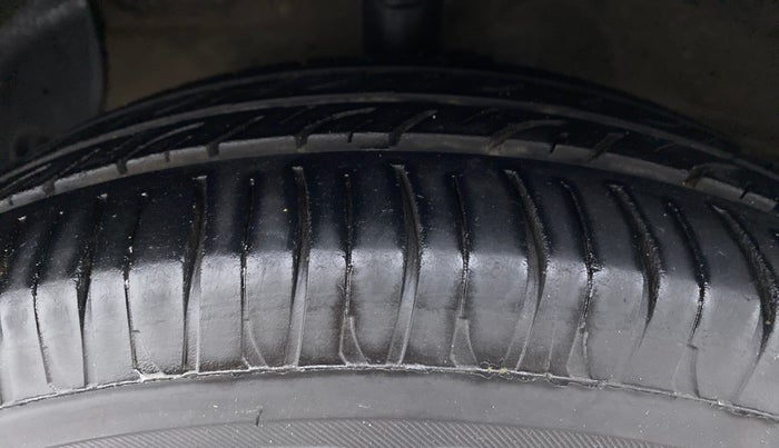 2015 Hyundai Grand i10 ASTA 1.2 AT VTVT, Petrol, Automatic, 67,643 km, Left Front Tyre Tread
