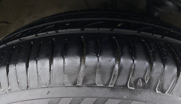 2015 Hyundai Grand i10 ASTA 1.2 AT VTVT, Petrol, Automatic, 67,643 km, Right Front Tyre Tread