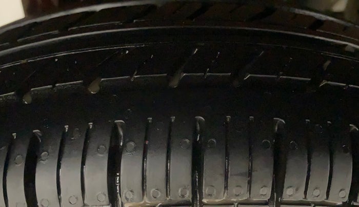 2014 Maruti Alto 800 LXI, Petrol, Manual, 35,796 km, Right Rear Tyre Tread