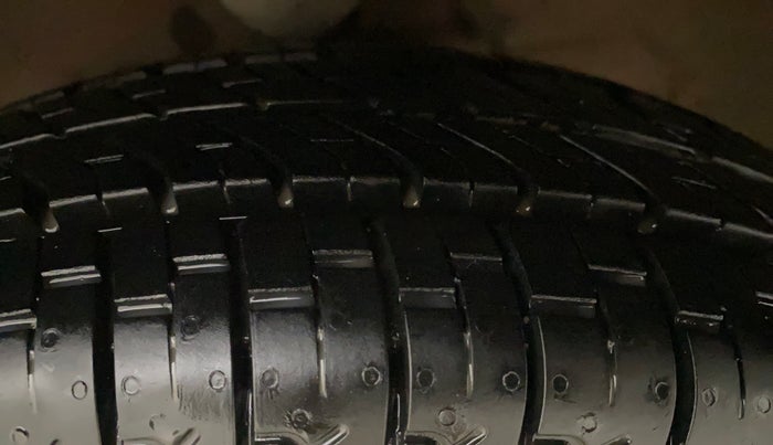 2014 Maruti Alto 800 LXI, Petrol, Manual, 35,796 km, Left Front Tyre Tread