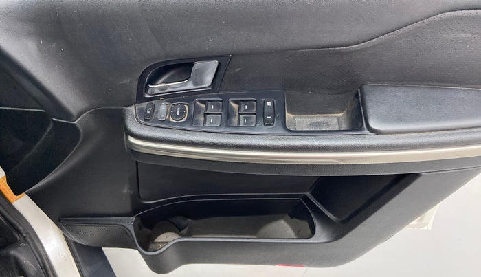 2017 Tata Hexa Varicor 400 XTA, Diesel, Automatic, 31,818 km, Driver Side Door Panels Control