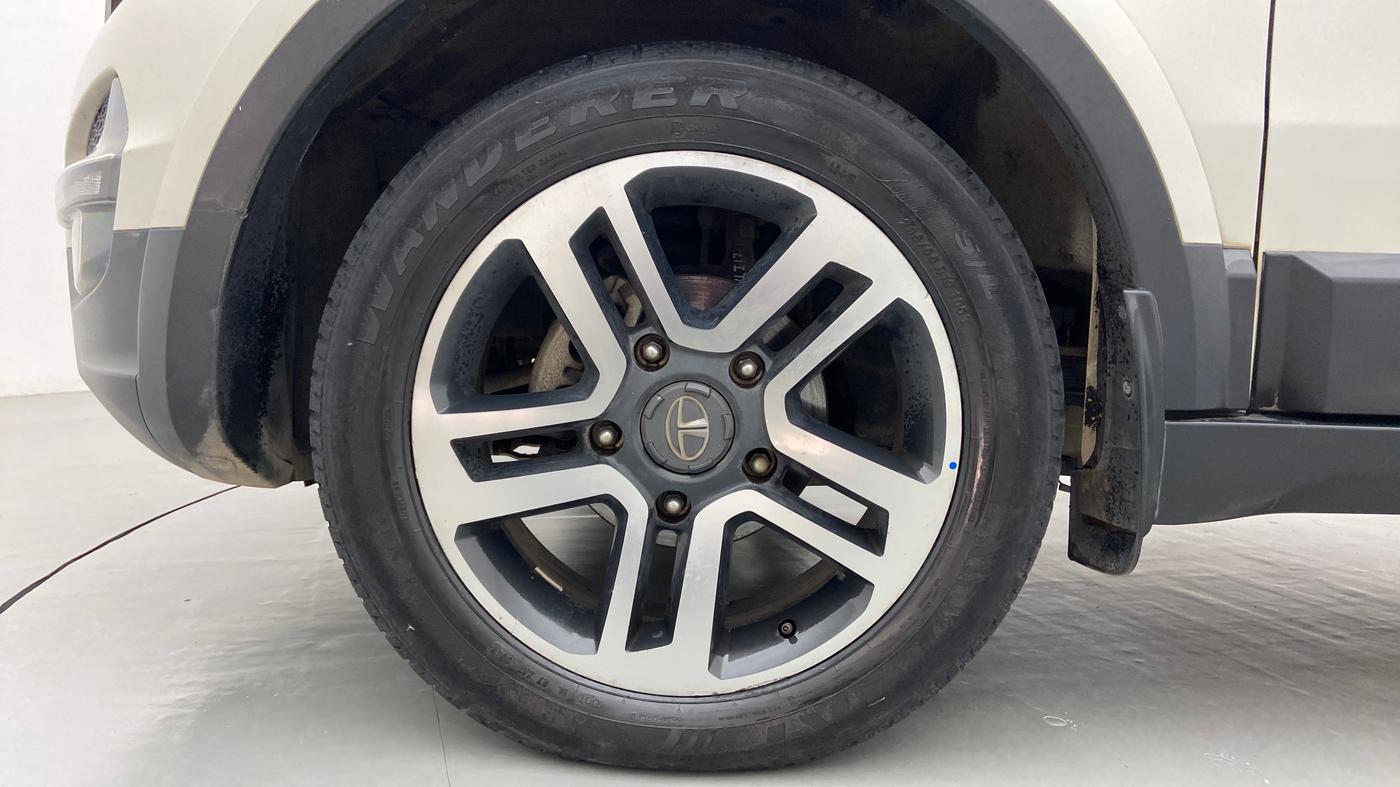 2017 Tata Hexa Varicor 400 XTA, Diesel, Automatic, 31,818 km, Left Front Wheel
