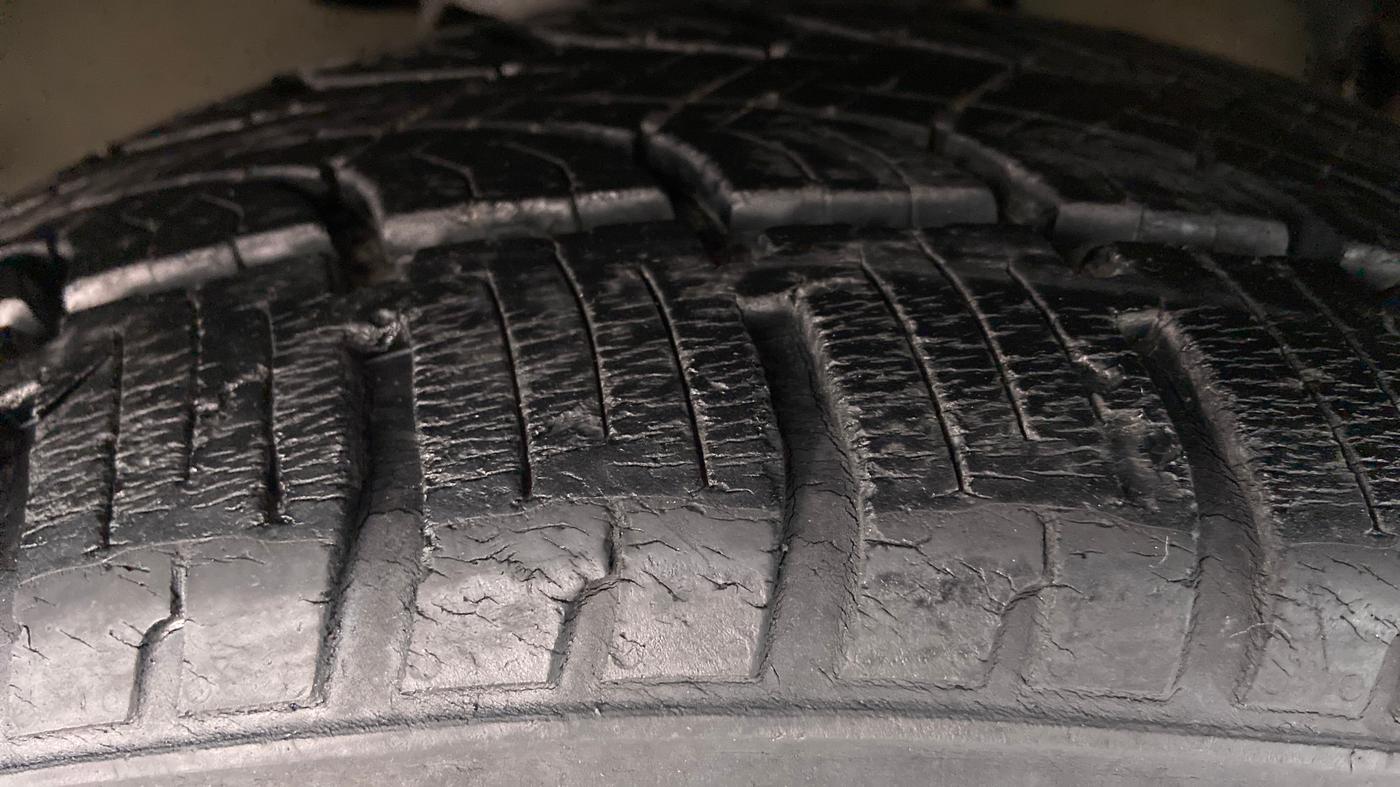 2017 Tata Hexa Varicor 400 XTA, Diesel, Automatic, 31,818 km, Left Front Tyre Tread