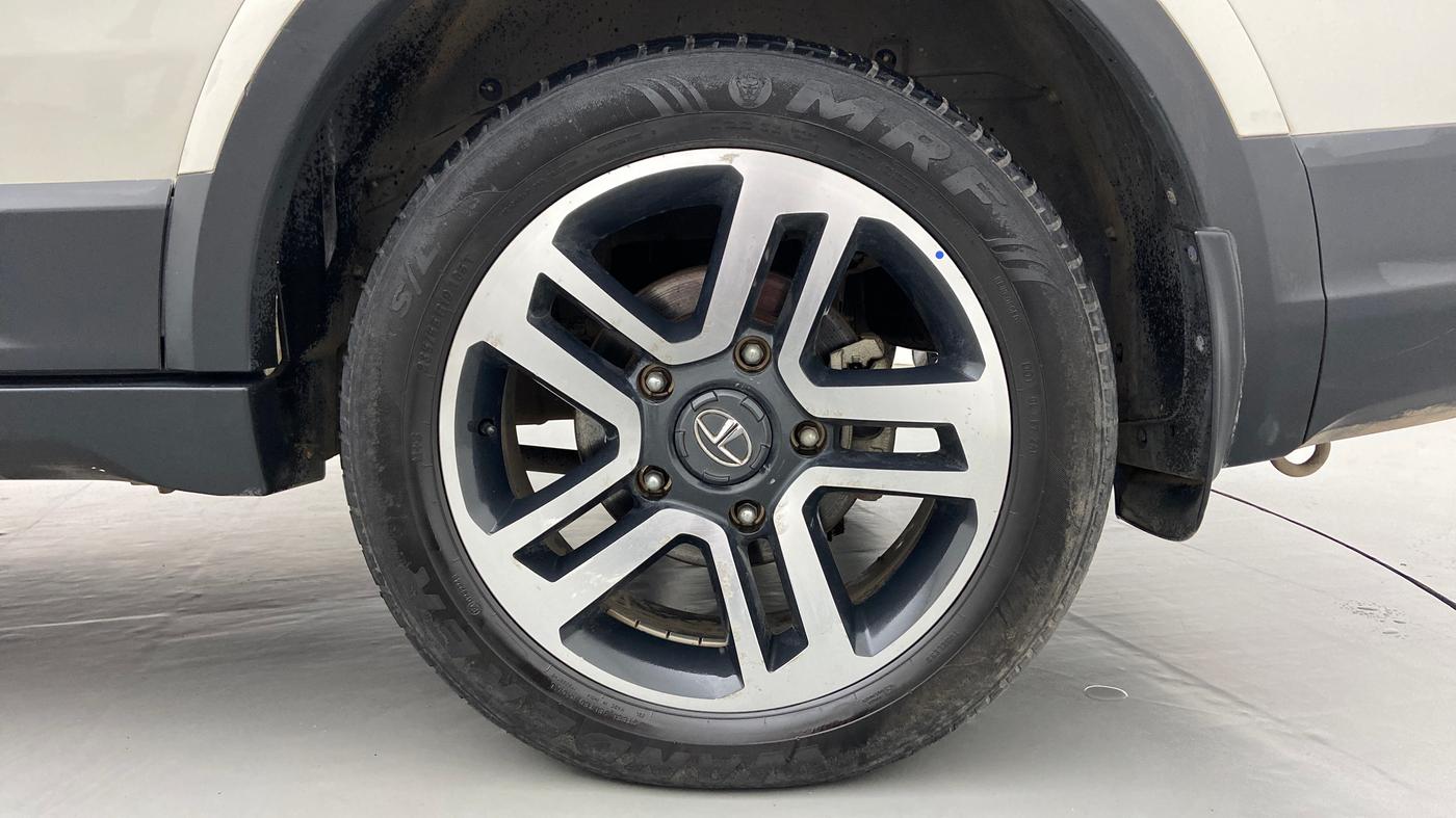 2017 Tata Hexa Varicor 400 XTA, Diesel, Automatic, 31,818 km, Left Rear Wheel