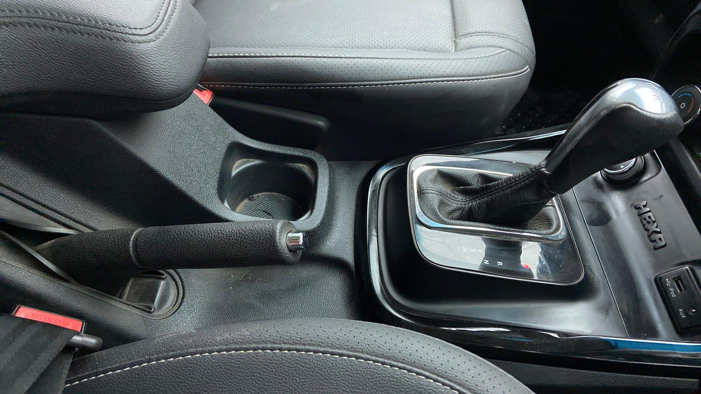 2017 Tata Hexa Varicor 400 XTA, Diesel, Automatic, 31,818 km, Gear Lever