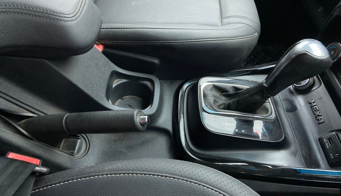 2017 Tata Hexa Varicor 400 XTA, Diesel, Automatic, 31,818 km, Gear Lever