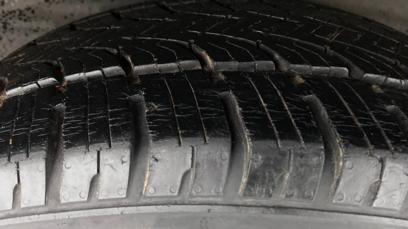 2017 Tata Hexa Varicor 400 XTA, Diesel, Automatic, 31,818 km, Right Rear Tyre Tread