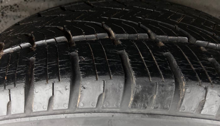 2017 Tata Hexa Varicor 400 XTA, Diesel, Automatic, 31,818 km, Right Rear Tyre Tread