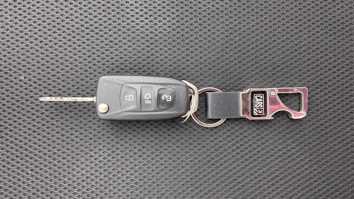 2017 Tata Hexa Varicor 400 XTA, Diesel, Automatic, 31,818 km, Key Close up