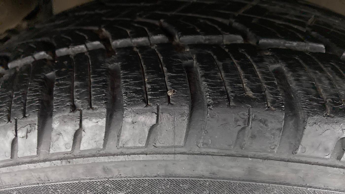 2017 Tata Hexa Varicor 400 XTA, Diesel, Automatic, 31,818 km, Right Front Tyre Tread