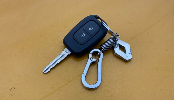 2022 Renault TRIBER RXT AMT, Petrol, Automatic, 14,440 km, Key Close Up