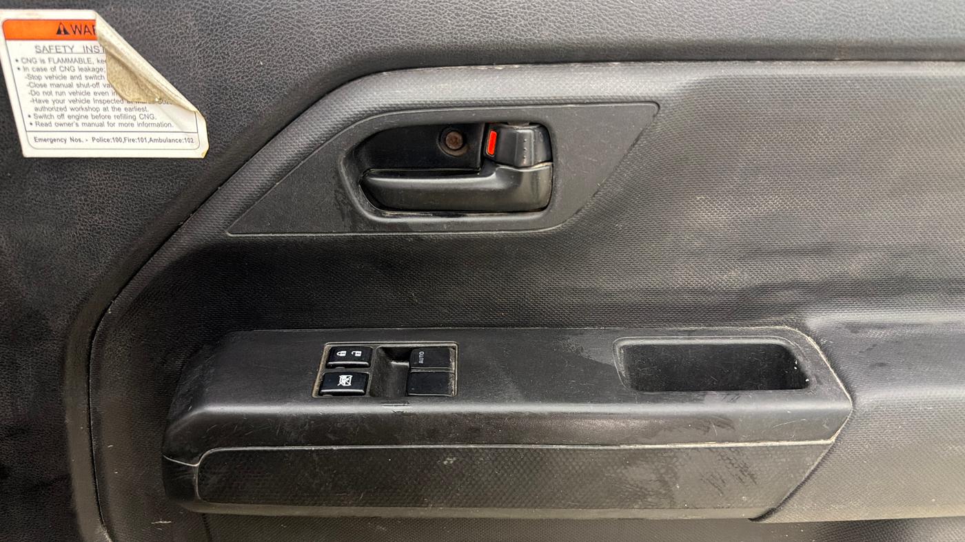 2019 Maruti New Wagon-R LXI CNG 1.0, CNG, Manual, 1,11,144 km, Driver Side Door Panels Control