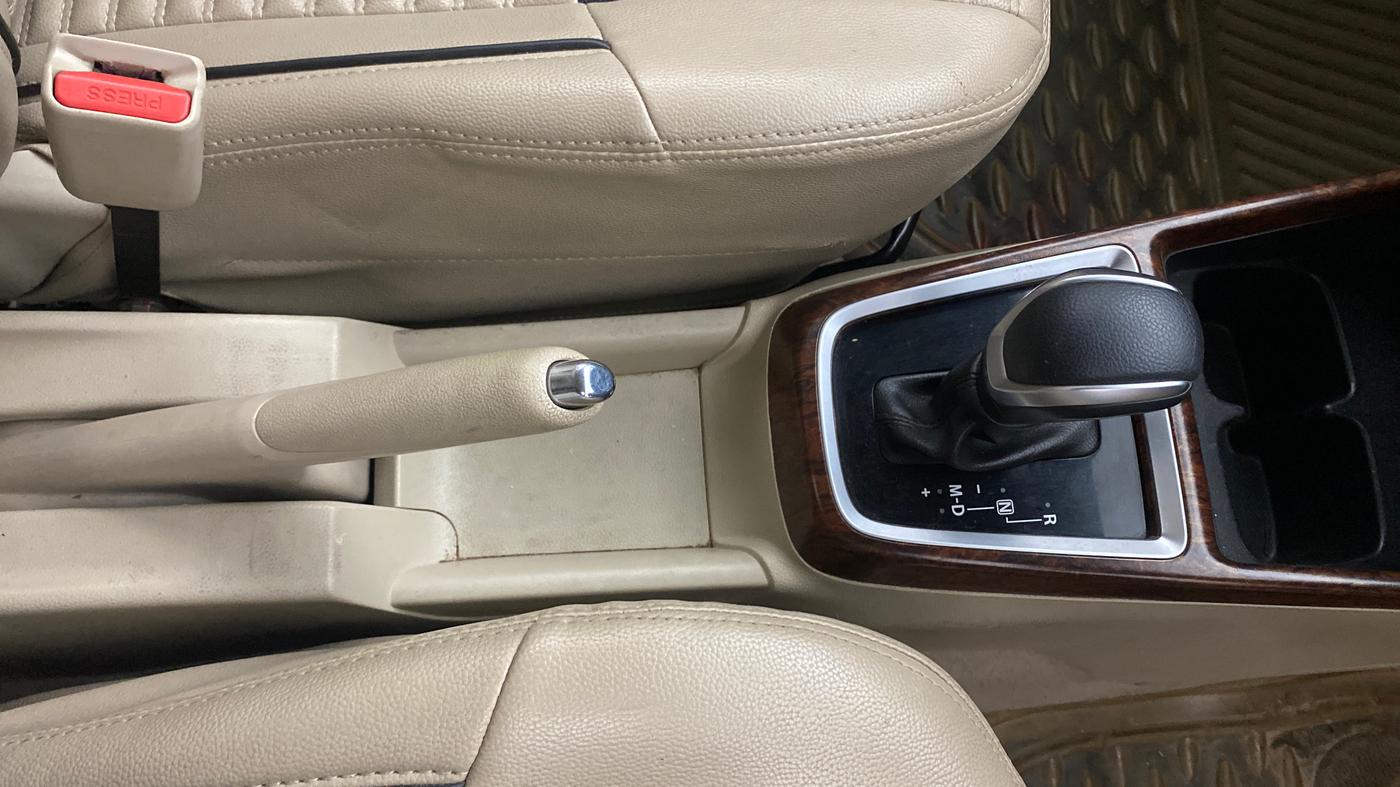2019 Maruti Dzire ZXI AMT, Petrol, Automatic, 70,413 km, Gear Lever