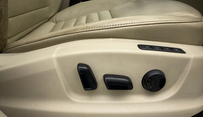 2016 Skoda Octavia 1.8 TSI STYLE PLUS AT, Petrol, Automatic, 85,840 km, Driver Side Adjustment Panel