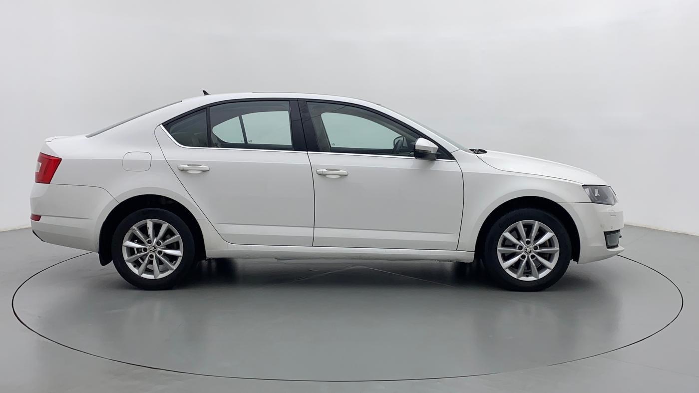 2016 Skoda Octavia 1.8 TSI STYLE PLUS AT, Petrol, Automatic, 85,840 km, Right Side
