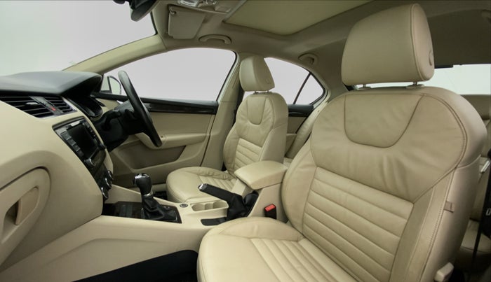 2016 Skoda Octavia 1.8 TSI STYLE PLUS AT, Petrol, Automatic, 85,840 km, Right Side Front Door Cabin