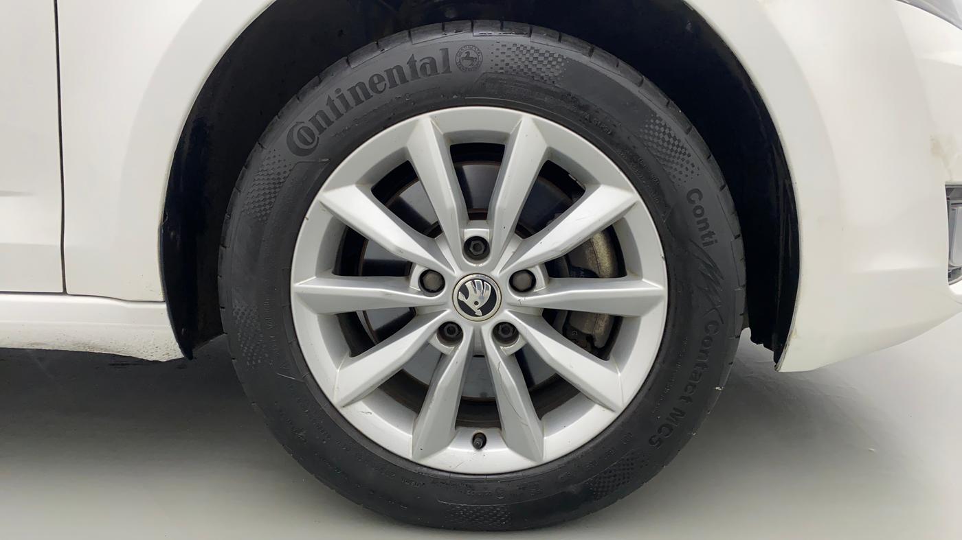 2016 Skoda Octavia 1.8 TSI STYLE PLUS AT, Petrol, Automatic, 85,840 km, Right Front Wheel