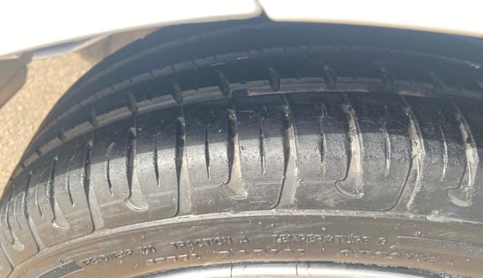 2018 Hyundai Grand i10 MAGNA 1.2 KAPPA VTVT, Petrol, Manual, 26,665 km, Left Front Tyre Tread