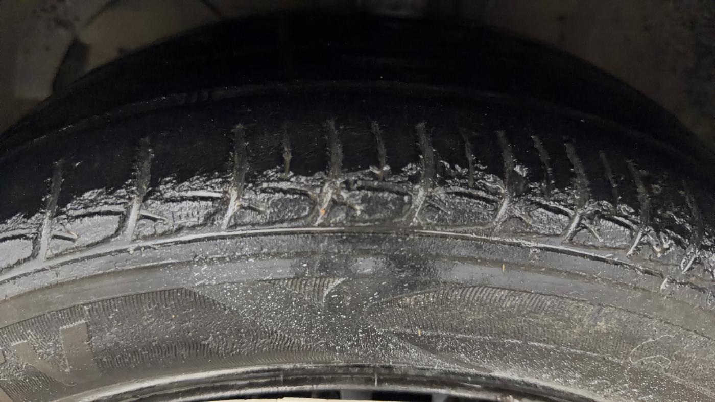 2017 Maruti Baleno DELTA PETROL 1.2, Petrol, Manual, 74,135 km, Left Front Tyre Tread