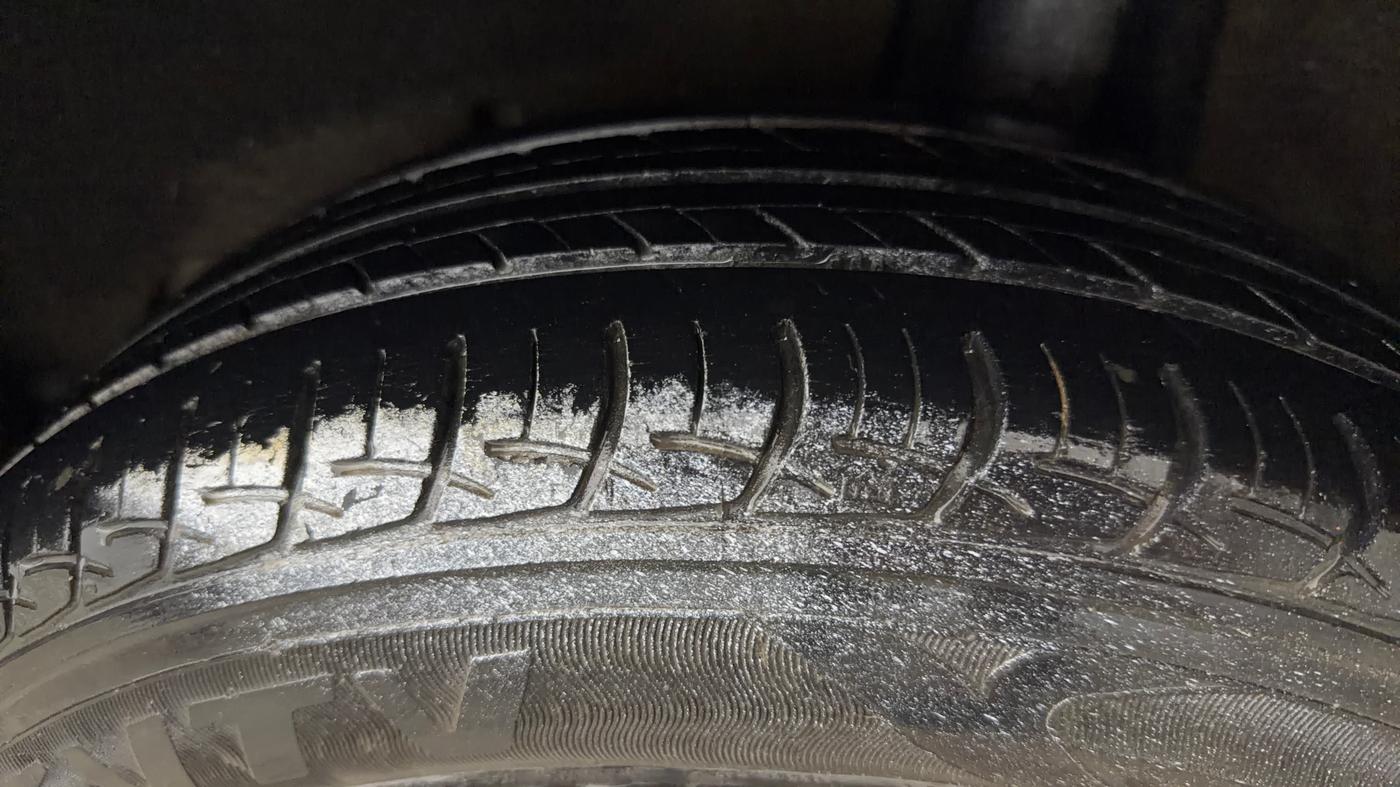 2017 Maruti Baleno DELTA PETROL 1.2, Petrol, Manual, 74,135 km, Left Rear Tyre Tread