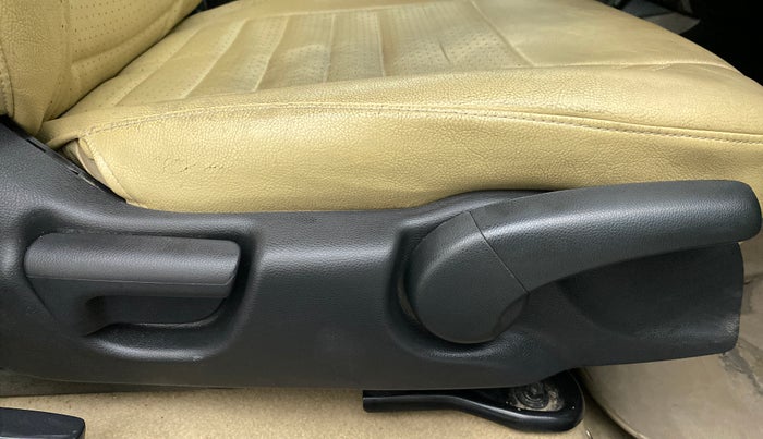 2017 Honda City V MT PETROL, Petrol, Manual, 90,137 km, Driver Side Adjustment Panel