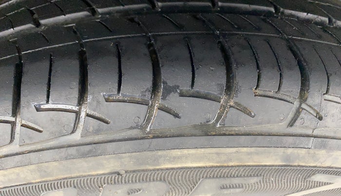 2016 Volkswagen Ameo HIGHLINE1.2L, Petrol, Manual, 65,419 km, Left Rear Tyre Tread