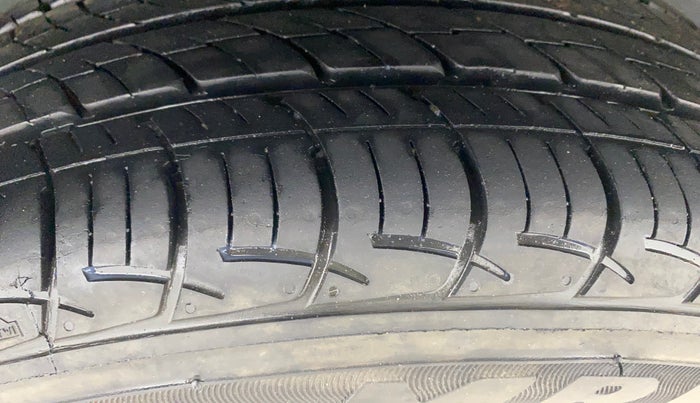 2016 Volkswagen Ameo HIGHLINE1.2L, Petrol, Manual, 65,419 km, Right Rear Tyre Tread