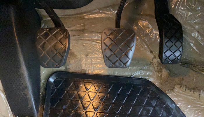 2016 Volkswagen Ameo HIGHLINE1.2L, Petrol, Manual, 65,419 km, Pedals