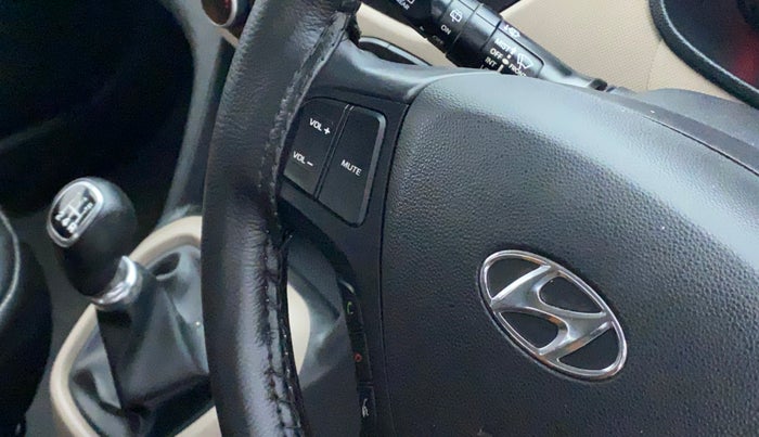 2017 Hyundai Grand i10 ASTA 1.2 KAPPA VTVT, Petrol, Manual, 61,780 km, Steering wheel - Sound system control not functional