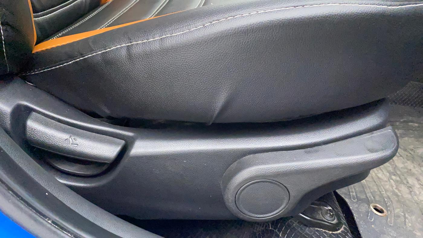 2017 Hyundai Grand i10 ASTA 1.2 KAPPA VTVT, Petrol, Manual, 61,780 km, Driver Side Adjustment Panel