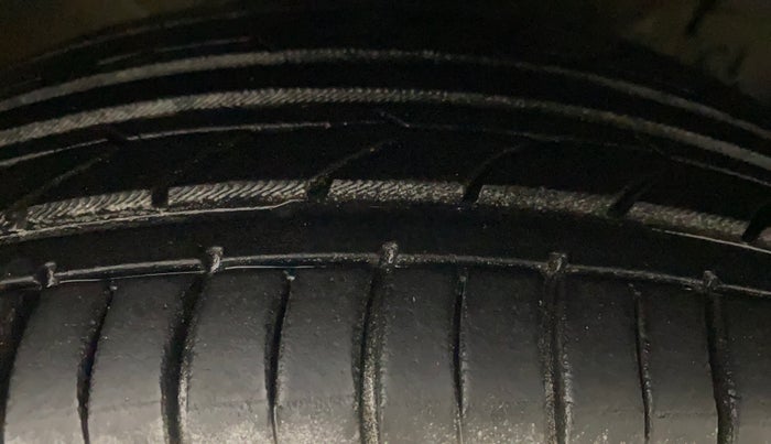 2013 Maruti Ertiga ZDI, Diesel, Manual, 60,730 km, Right Front Tyre Tread