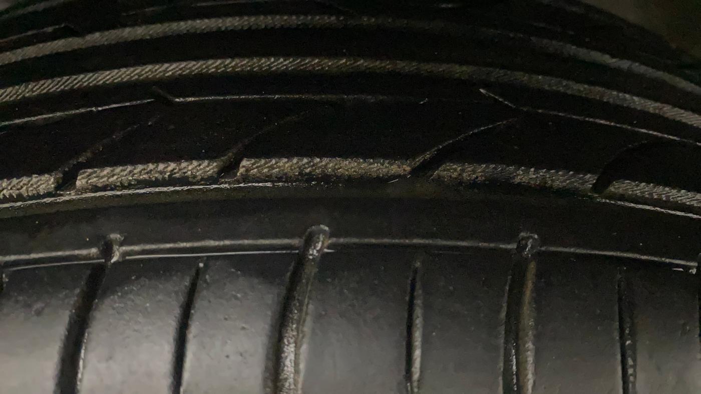 2013 Maruti Ertiga ZDI, Diesel, Manual, 60,730 km, Left Front Tyre Tread