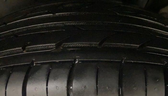 2013 Maruti Ertiga ZDI, Diesel, Manual, 60,730 km, Left Rear Tyre Tread