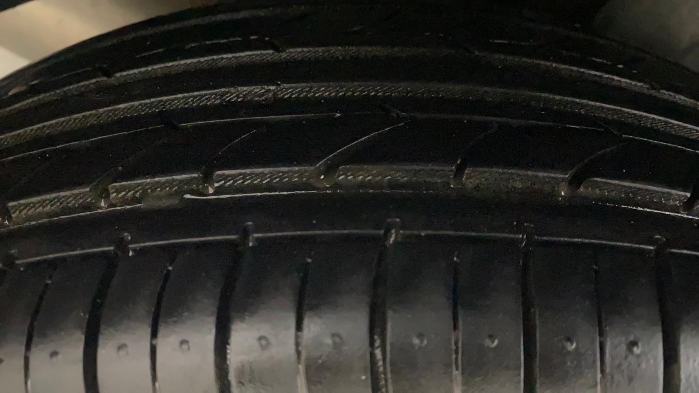 2013 Maruti Ertiga ZDI, Diesel, Manual, 60,730 km, Right Rear Tyre Tread